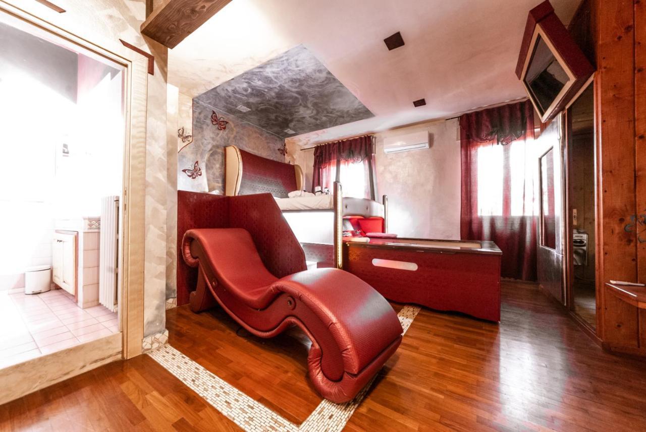 Bed and Breakfast Il Nido D'Amore - Lorenzana Colombaie Zewnętrze zdjęcie