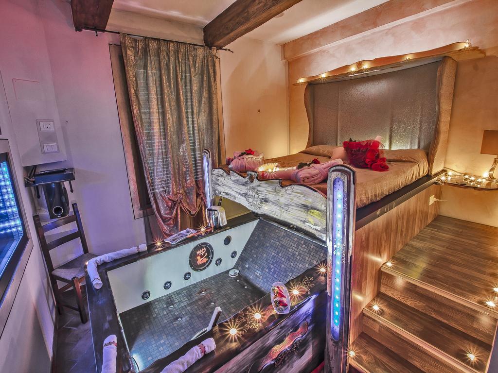 Bed and Breakfast Il Nido D'Amore - Lorenzana Colombaie Zewnętrze zdjęcie